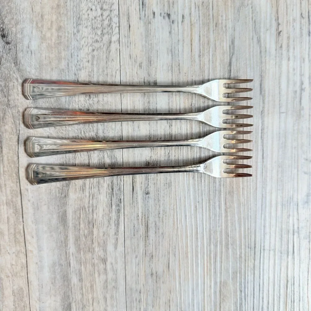 Set of 4 Oneida Northwest Silverplate Cocktail Seafood Forks USA Vintage Flatwar
